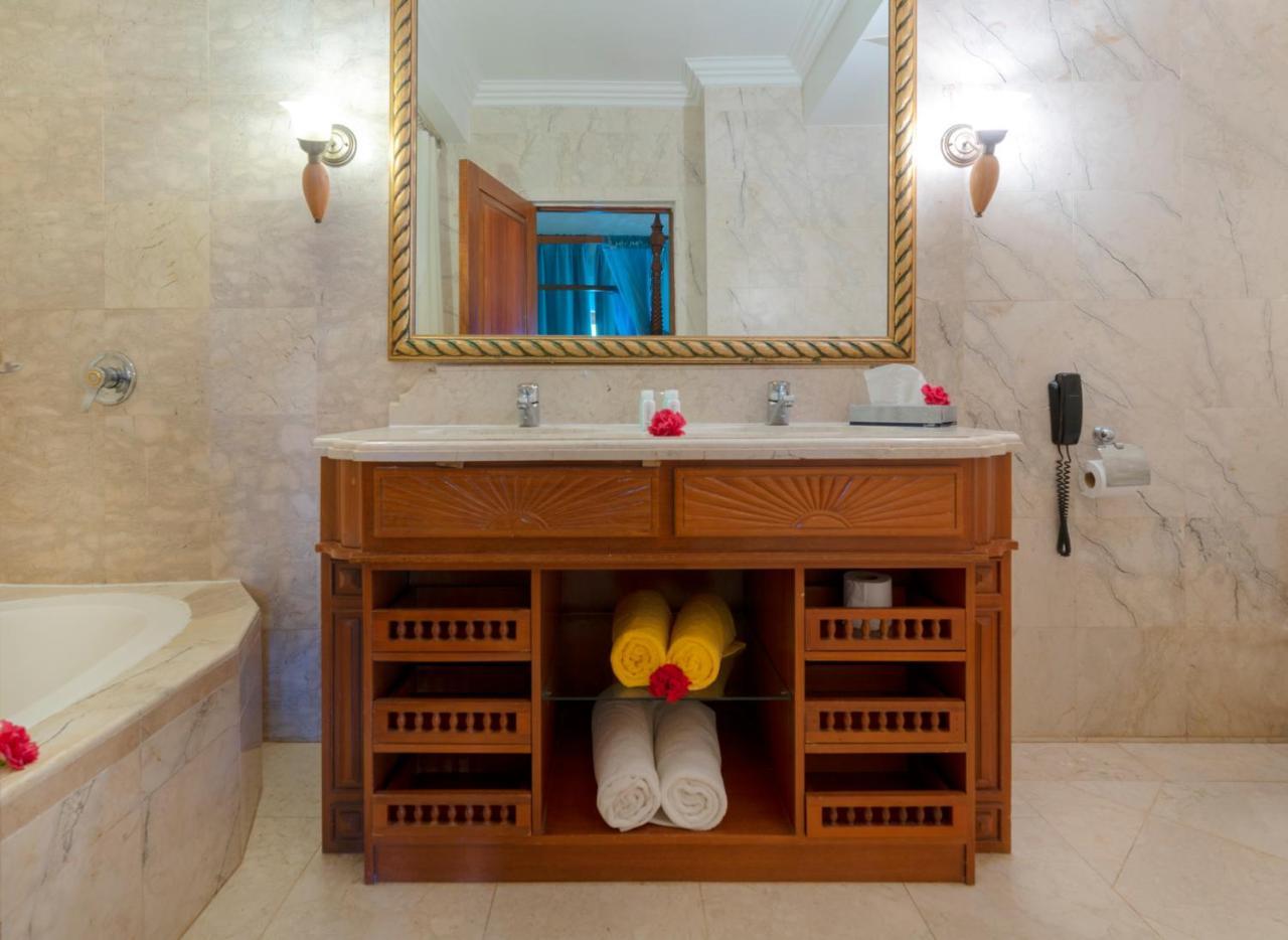 Sunset Beach Hotel Glacis  Екстериор снимка